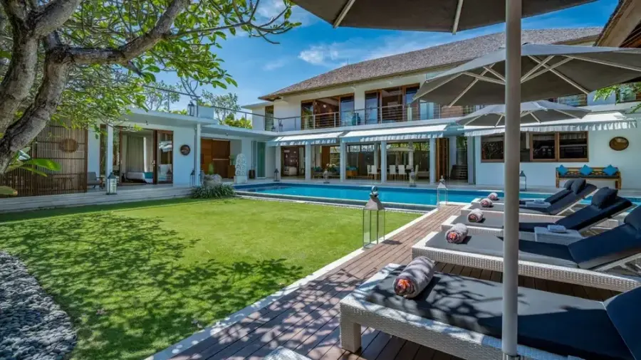 Villa Cendrawasih Seminyak 5房豪華Estate